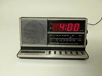 Spartus 0115-61 AM/FM Vintage Digital Radio Buzzer Alarm Clock Wood Design • $14.82