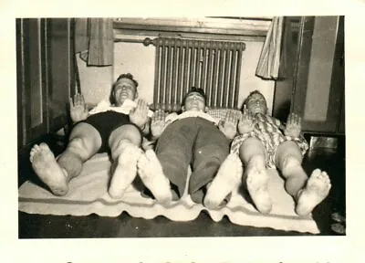 Photo WW2 5/I.R. 60 (word) Dec. 1939: Bedded Like The  Oil Sardines  (MB)21379 • £5.13