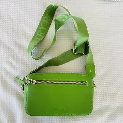 Country Road Green Camera Cross Body Bag • $40