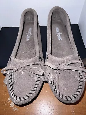 Minnetonka Womens Kilty Size 7 Gray Hardsole Suede Moccasins Loafers • $18.51