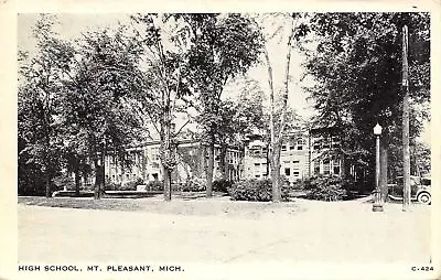 Mt Pleasant Michigan~High School~Vintage 1920s Cars~1935 B&W Postcard • $4.50