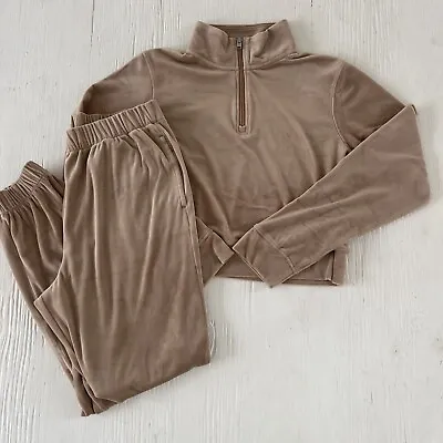 Hollister Women’s Tan Velour Crop Joggers Tracksuit Size Medium • £28.49