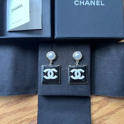 100% Authentic CHANEL 2022 CC Logo Black Enamel Square Drop Earrings Gold Tone • $389