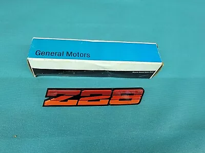 Nos 83 84 1983 1984 Camaro Z-28 Z28 Rocker Panel Emblem Gm 20336591 • $59.95