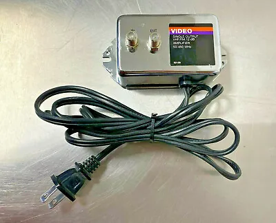 Video Single Output VHF / FM  50-450 MHz 12 DB Signal Amplifier (32120) • $9.99