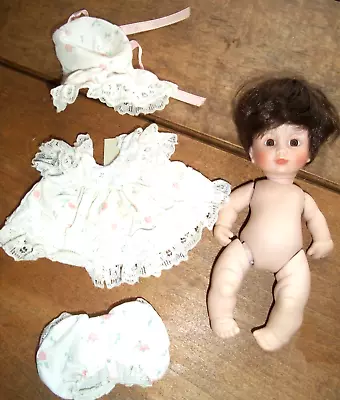 VINTAGE Effanbee BISQUE PORCELAIN JOINTED BABY DOLL 6”-BROWN EYES W/ Dress • $8