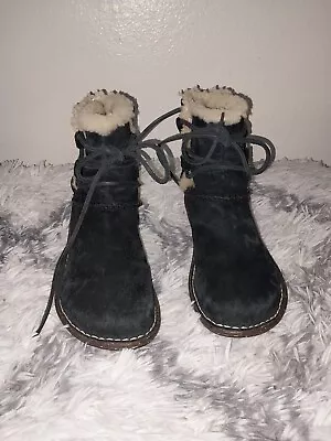 UGG Caspia 3335 Black Leather Lace Up Shearling Ankle Boots Sz 6 • $39