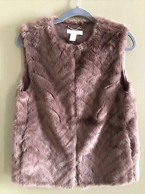 H & M Faux Fur Vest Size 4 NWOT • $20