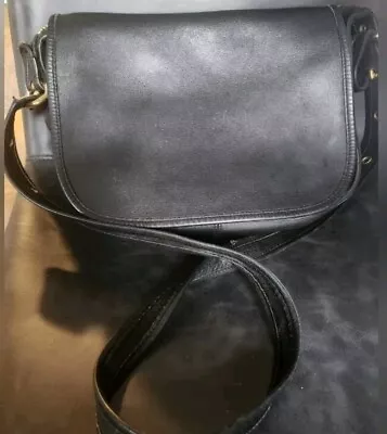 Coach Bag B1D-9951 Patricia's Legacy Black Vtg Leather Messenger Flap   • $95
