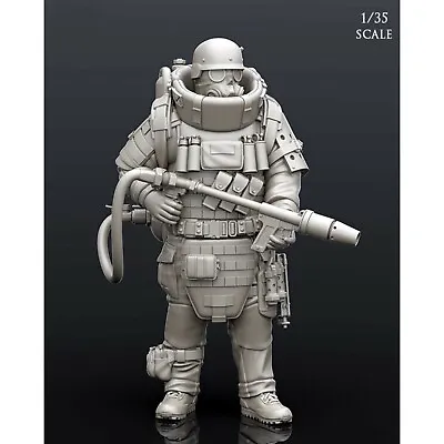 1/35 Resin Figure Model MechWarrior Project Unassembled Unpainted  • $16.21