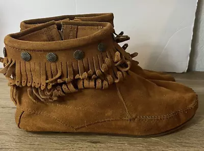 Minnetonka  Womens Size 11 Brown Leather Ankle Boots Fringe Moccasin • $26.99