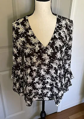 Vince Camuto Floral Flutter Sleeve Tunic Blouse Size XS Black White Floral • $18.74