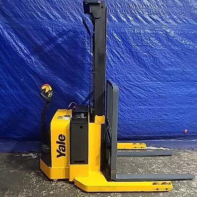 2009 Yale Electric Straddle Walkie Stacker Forklift MSW040 • $6199