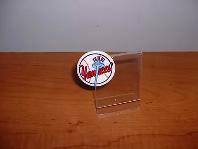 VINTAGE ORIGINAL LATE 1960's N Y YANKEES PIN BACK PIN BUTTON 1 3/4'' TOPHAT PIN • $9.99