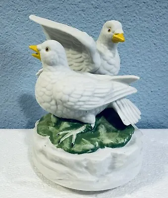 Tundra Imports Music Box White Doves Plays Theme From A Love Story Vintage Japan • $15.99