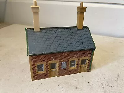 Hornby OO Gauge R501 Waiting Room • £6