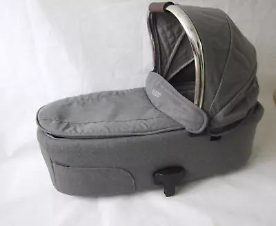 Mamas & Papas Carrycot Flip / Ocarro Grey • £39.99