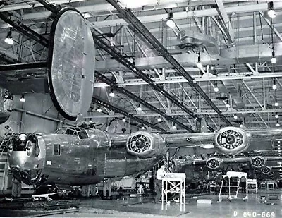 WW2 WWII Photo  B-24 Liberator Heavy Bomber Plant World War Two USAAF / 5476 • $5.99