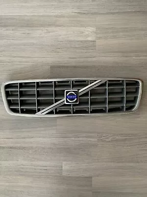 01 02 03 04 OEM Volvo XC70 Front Grille Grill With Emblem • $100