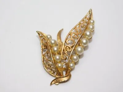 B171-vintage Pin/brooch~gold Tone/faux Pearls~1960's-70's~1.5  X 2.5  • $7