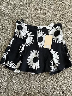 Naanaa Women's Black Sunflower Shorts Zipper Detail Size Small New • $12.99