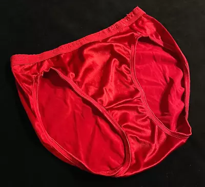 VASSARETTE Vtg Signature Band Satin Panties Red Sz 5/40 • $27.50