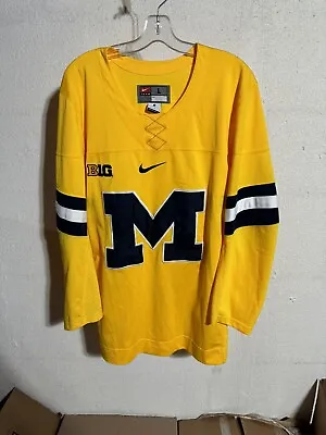 Vintage Nike Michigan Wolverines Hockey Jersey Size Large NCAA Big 10 Sports • $79.99