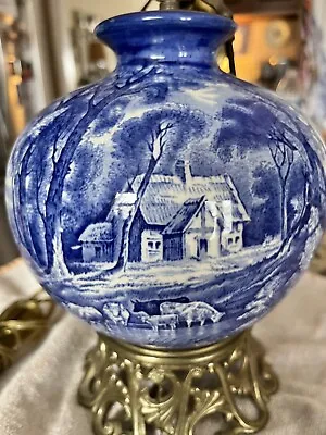 Coalport Kings Ware Pastoral Lamp Complete With Base And Harp. • $299