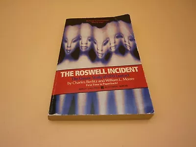 THE ROSWELL INCIDENT-The Classic Study Of UFO Contact By Charles Berlitz   PB • $9.99