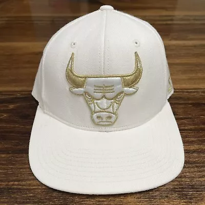 Chicago Bulls Hat Cap Snap Back Mitchell Ness White Gold Logo Basketball NBA • $16.98