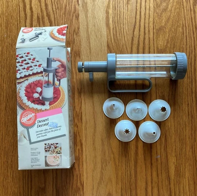 £4.90 • Buy Wilton Cake Dessert Decorator Including 5 Decorating Tips Nozzles VGUC