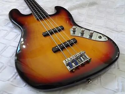 2007 Fender Squier Vintage Modified Fretless Jazz Bass Duncan's Sunburst. • $474.99
