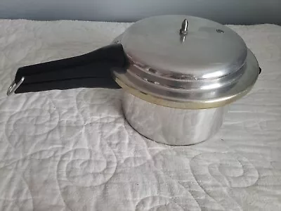 Vintage Mirro-Matic Pressure Cooker 4 Quart • $24.99