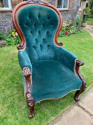 £125 • Buy Antique Mahogony Spoon Back  Armchair. Button Backed With Cabriole Legs. 
