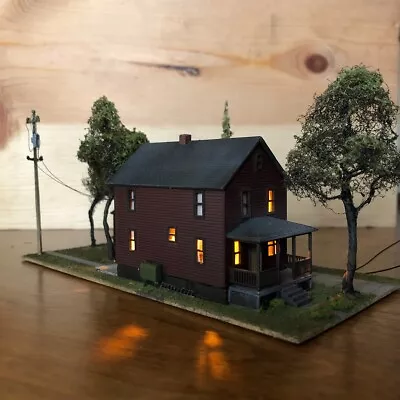 N Scale HIGHLY DETAILED And LIGHTED Walthers Residential House Rural Structure • $85