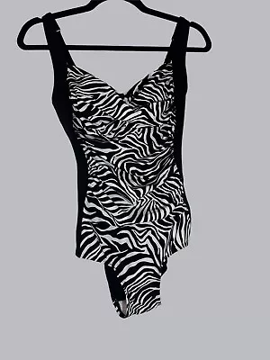 ☀️Gabar Floral Zebra Print  Ruched One Piece Swimsuit Sz 8 NWOT • $14.83