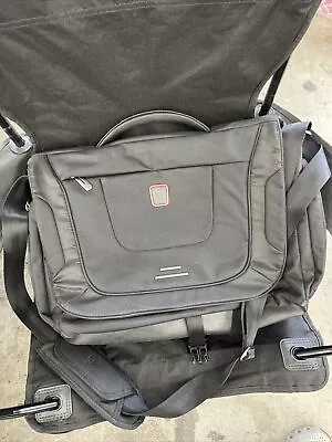 TUMI T-Tech Unisex Ballistic Nylon Laptop Messenger Shoulder Bag Black • $50