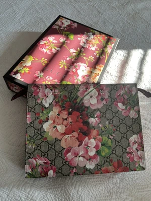 £400 • Buy Gucci Supreme GG Bloom Monogram Toiletry Pouch Zip Bag Clutch