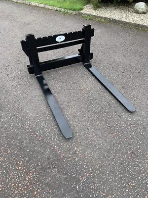 Euro 8 Quick Hitch Pallet Forks • £649.99