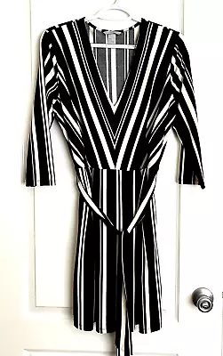 H&M H & M Black Beige Striped Deep V Belted Stretch Dress Sz M Medium • $19.60