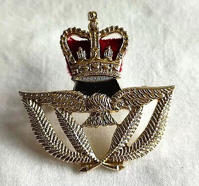 Queen Elizabeth II RAF Warrant Officer’s Cap Badge • £9.99