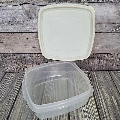 Rubbermaid Servin' Saver #2 Square 5 Cup Storage Container Almond Lid VG #0012 • $13.95