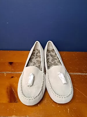 BRAND NEW Lands End Suede Moccasins With Tassles Color Ivory Cream Size 8W • $18.99