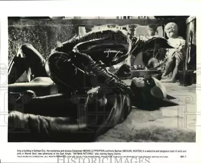 1992 Press Photo Michelle Pfeiffer & Michael Keaton In  Batman Returns  Movie • $9.99