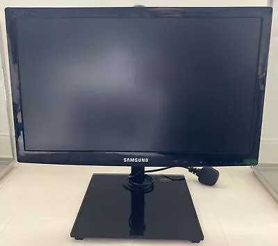 Samsung 17” Inch TV HDTV Monitor T19C300 HDMI Black Freeview With Remote & Stand • £99.99