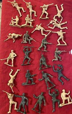 Lot Of 25 United States Army Green Miniature Plastic Soldiers Modern Men. G6 • $9.53