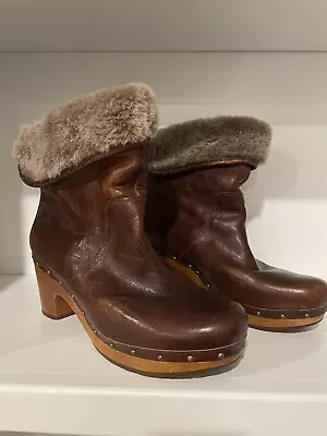 Ugg Australia  Lynnea  Brown Leather Shearling Lining Versatile Wood Clog Boots • $65