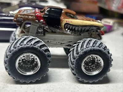 Hot Wheels Monster Jam Trucks  Vhtf Exclusive Monster Mutt With Snow  Treads • $3.99