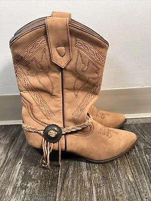 Oak Tree Farms Woman Western Boots Tan Color Size 8.5 A2 • $29.99