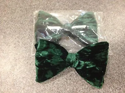 NEW GREEN CRUSHED VELVET BOW TIE - Men's Clip On Style - VINTAGE 70's • $16.99